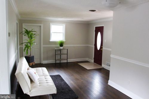 7419 Adams Ln, Falls Church, VA 22042-1421