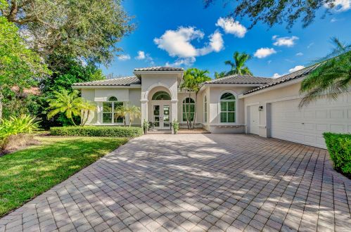 8196 Lakeview Dr, West Palm Beach, FL 33412-2448