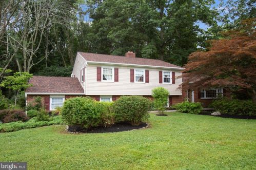 15 Longview Dr, Thornton, PA 19373-1036
