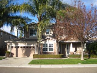2527 Promenade Way, Riverbank, CA 95367-9514