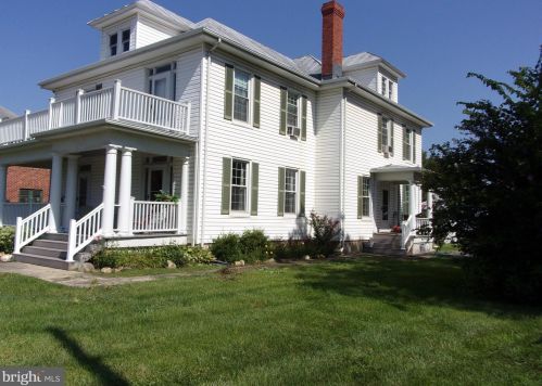 220 Winchester Ave, Rig, WV 26836-1112