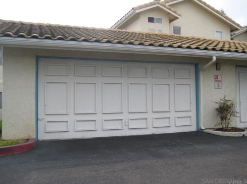 1306 Palomar Pl, Vista, CA 92084-3563