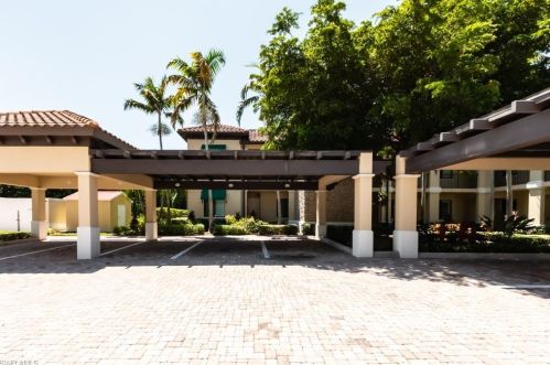 1055 Sandpiper St, Naples, FL 34102-0631