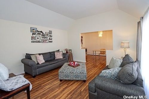 323 Herbert Pl, Bethpage NY  11714-4713 exterior