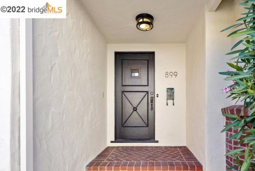 899 Glendome Cir, Oakland, CA 94602-1411