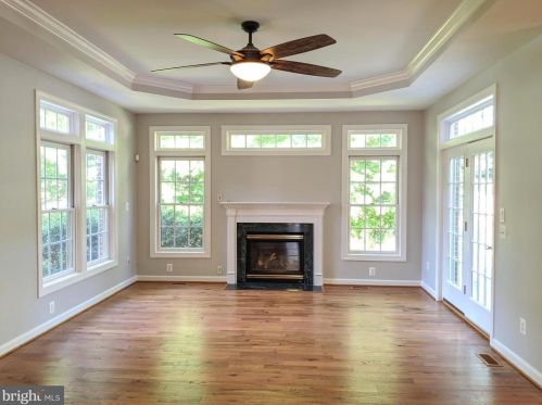 5936 Amber Ridge Rd, Haymarket VA  20169-2620 exterior