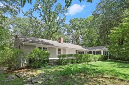10 Woodchuck Rd, Stamford, CT 06903-3608
