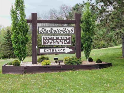 4 Birch Trl, Wisconsin Dells, WI 53965-8845