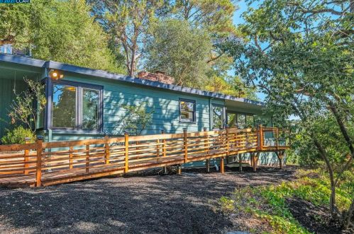 2 Los Amigos, Orinda, CA 94563-1605