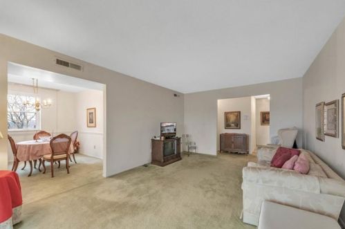 406 Camelot Dr, Pittsburgh PA  15237-4976 exterior