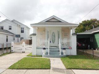 826 Avenue B, Marrero, LA 70072-2002