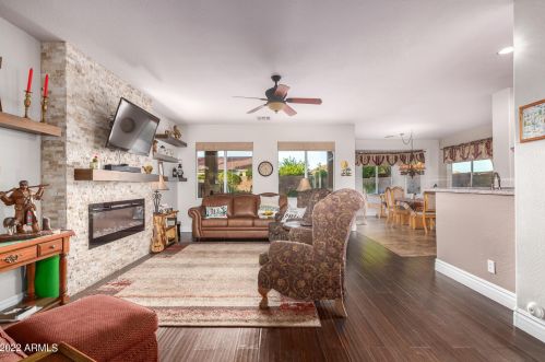 18222 Port Royale Ln, Sun City, AZ 85388-7578