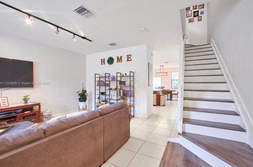 9348 33rd Ave, Hialeah FL  33018-5809 exterior