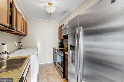 16 Maplewood Ct, West Deptford NJ  08066-2406 exterior