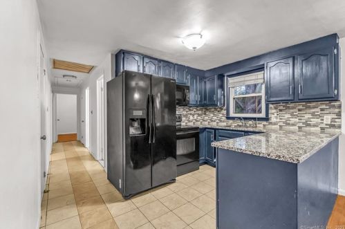 277 Bamford Ave, Waterbury, CT 06708-1230