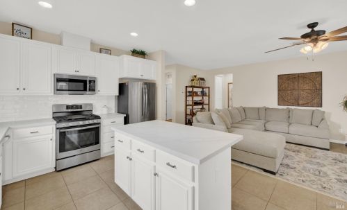 8001 Finchley Ct, Vacaville CA  95687-8253 exterior