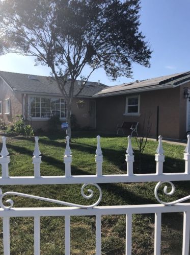 190 Gonzalez Dr, Hollister, CA 95023-3320