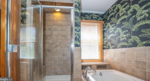 131 Linwood Ave, Ardmore PA 19003-2824 exterior