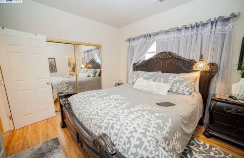 1610 14th St, Oakland CA  94607-1512 exterior