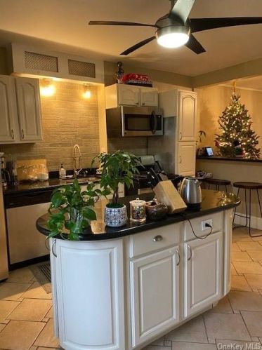 18 Haseco Ave, Rye Brook NY  10573-3906 exterior