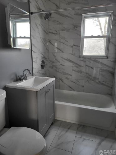 53 Crampton Ave, Woodbridge NJ  07095-3736 exterior