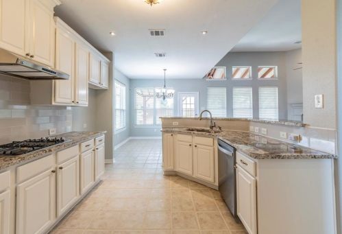 1405 Glen Hollow Ln, Lewisville TX  75028-3870 exterior