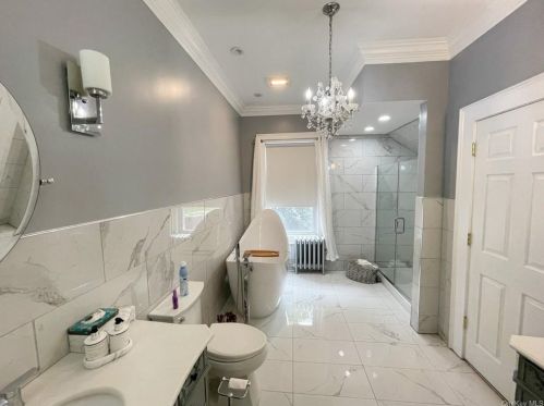 2 Linden Pl, Middletown NY  10940-4824 exterior