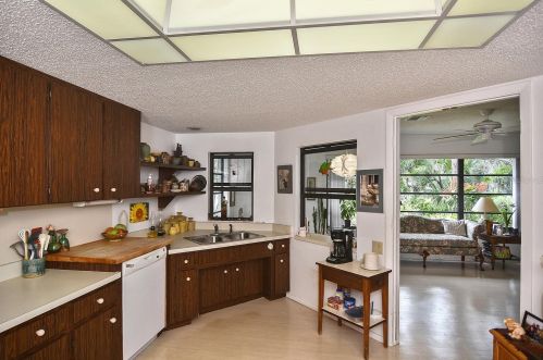 308 South Dr, Nokomis FL  34275-1343 exterior