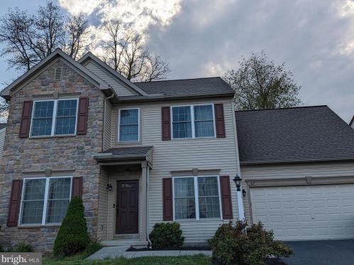 57 Hamlet Cir, Navy Sup Dpt PA  17050-5263 exterior