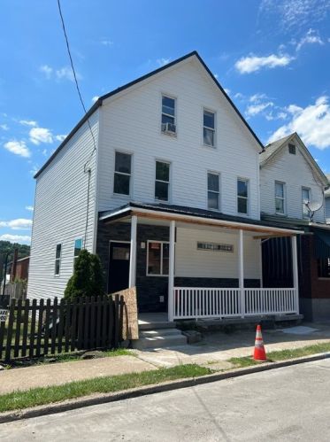 830 Ohio Ave, Glassport, PA 15045-1633