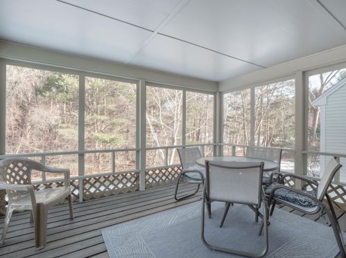 17 Atherton Ln, Amherst NH  03031-3064 exterior