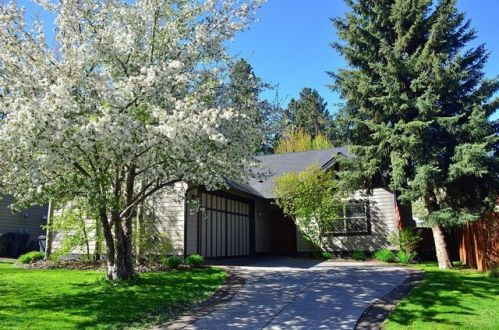 337 Chukar Ln, Bend, OR 97702-3075