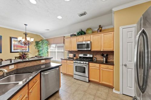 7223 Chasegrove Ln, Richmond TX  77407-6498 exterior