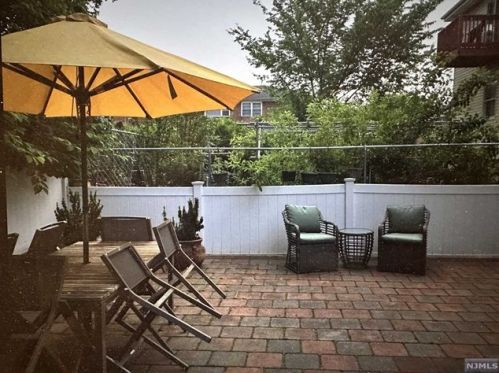 416 Henry St, Fairview, NJ 07022-1913