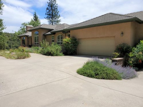 20093 Tanglewood Rd, Grass Valley, CA 95945-8880