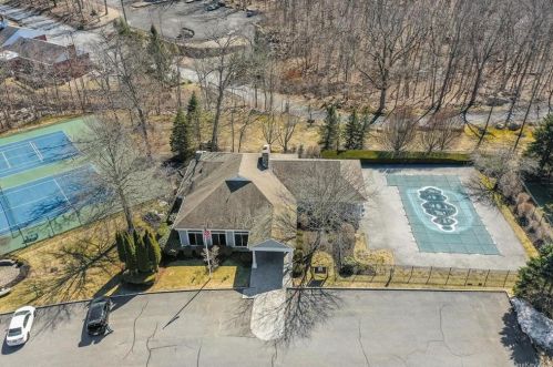 179 Woodlands Dr, Tuxedo Park NY  10987-4803 exterior