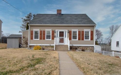 70 Lawlor St, Waterbury, CT 06708-3450