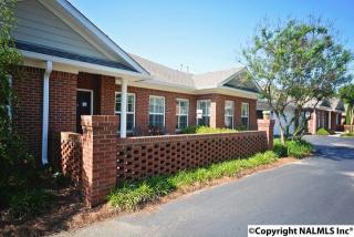 71 Valley Way Cir, Huntsville, AL 35802-2573