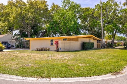 6001 8th St, Saint Petersburg, FL 33705-5739
