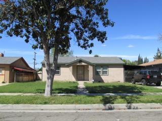 2405 Brown Ave, Fresno, CA 93703-1807