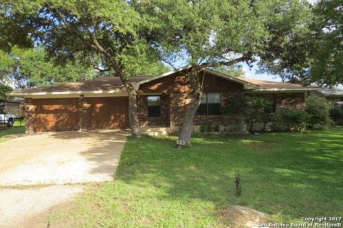 1414 Lazy Crk Ln, Blanco TX  78606-4315 exterior