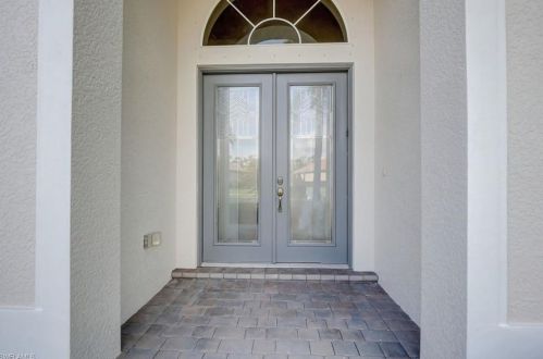 16092 Parque Ln, Naples, FL 34110-2814