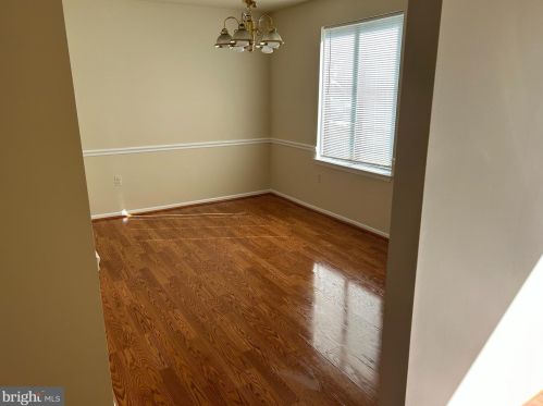 8760 Ridge Hollow Ct, Springfield VA  22152-1433 exterior