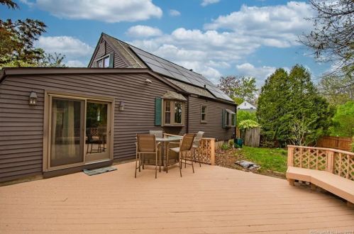 77 Circle Dr, Windsor Locks, CT 06096-1315