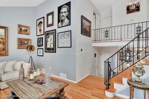 1 Sherbrooke Ln, Morganville, NJ 07751-1314