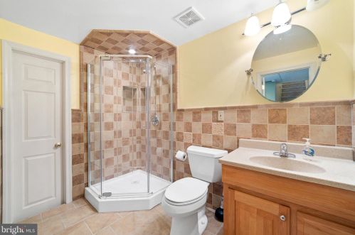 20 Birmingham Dr, Columbus NJ  08022-2342 exterior