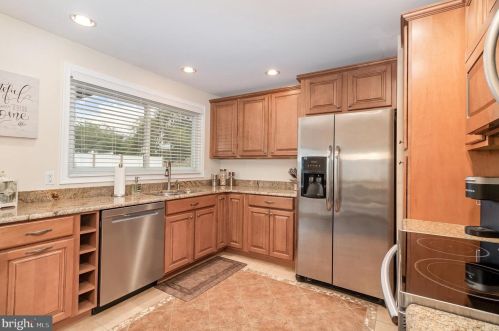 804 Briarwood Ln, Camp Hill, PA 17011-1513