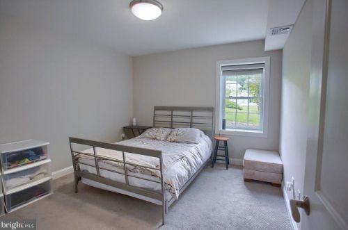 504 Sophia Cir, Hummelstown PA  17036-7089 exterior