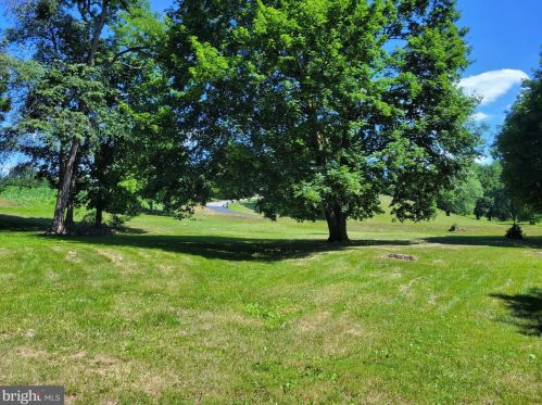 4 White House Rd, Lees Cross Roads, PA 17257-9419