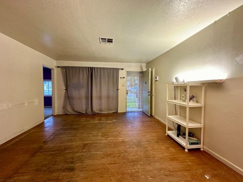 918 Loletta Ave, Modesto CA  95351-1839 exterior